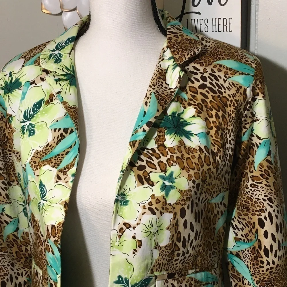 Patrick Christopher Crop Blazer - Picture 2 of 4